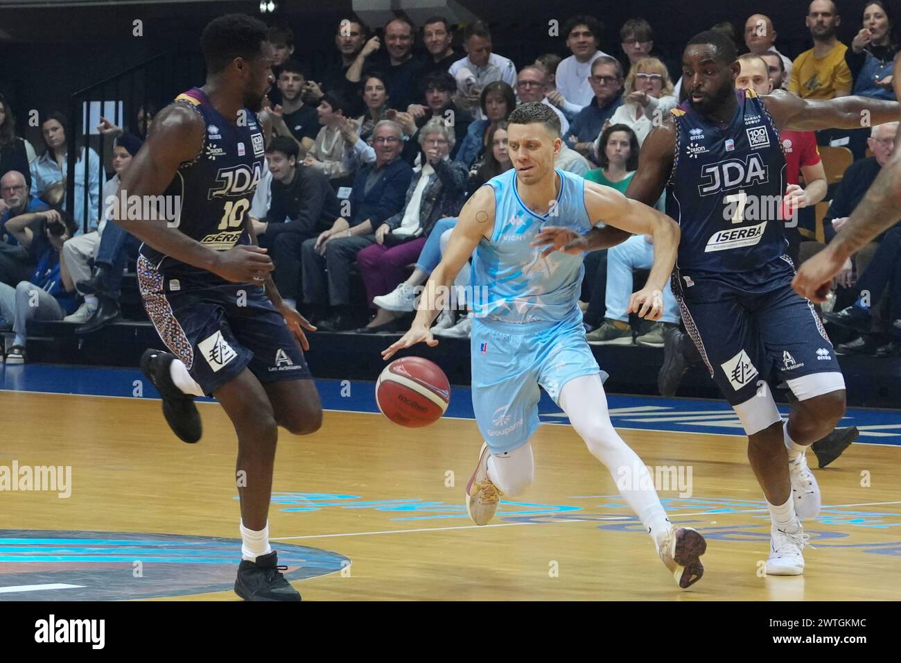 Jda dijon basket hi-res stock photography and images Page