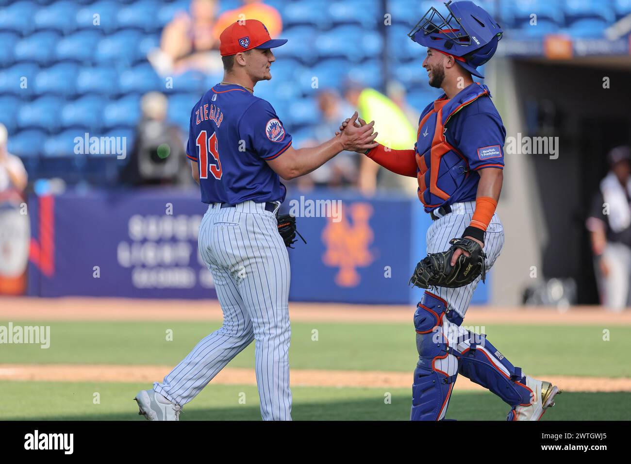Port St Lucie, FL: New York Mets pitcher Calvin Ziegler (19) is ...