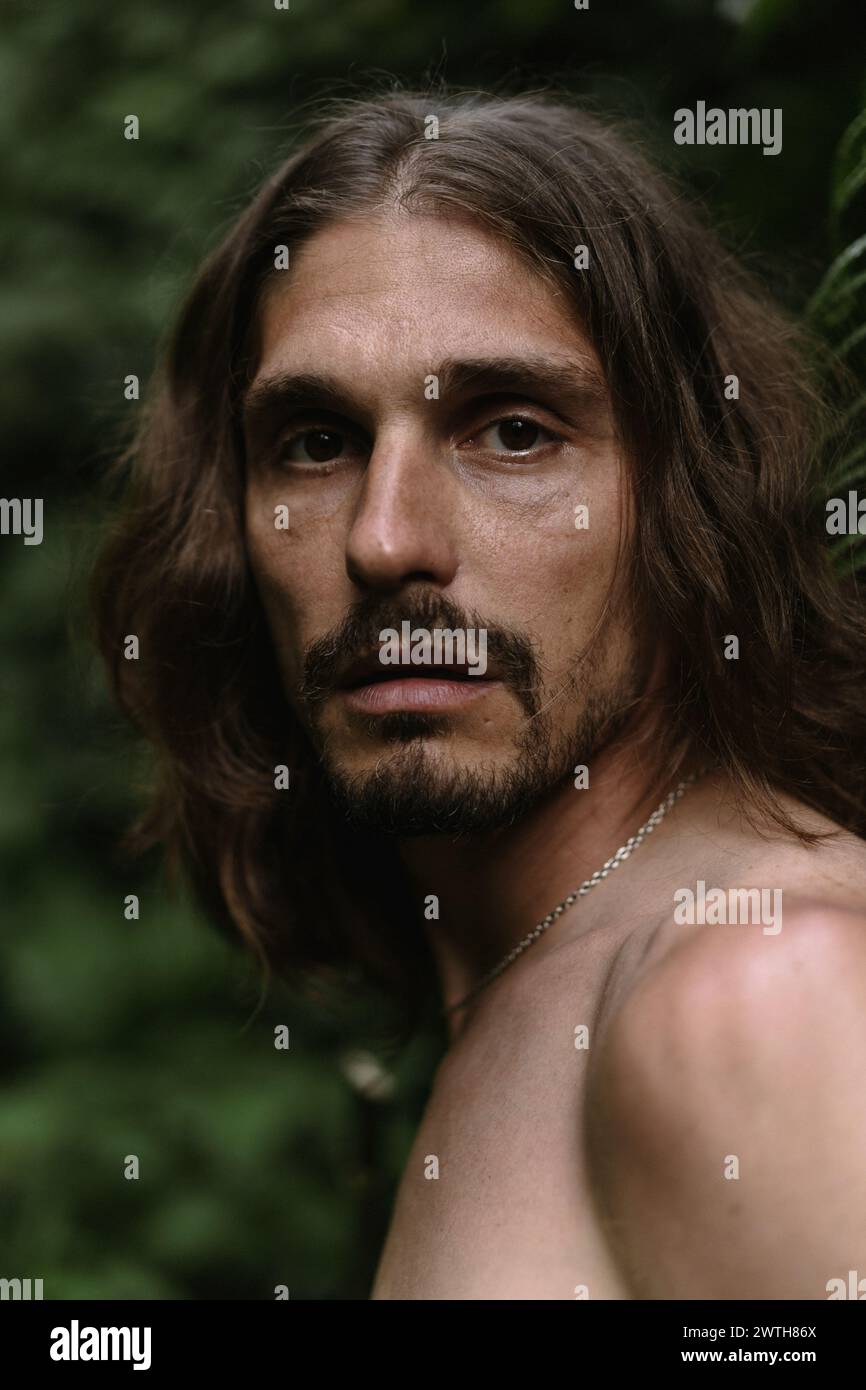 Dark brown hair brown eyes man hi-res stock photography and images - Alamy