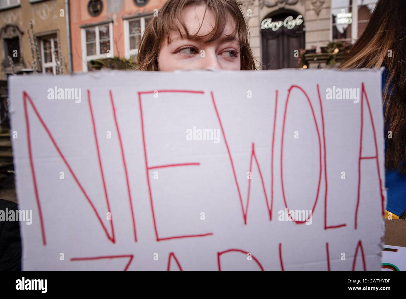 A woman holds a placard on which she expresses her beliefs during a rally of the Ukrainian community in Gdansk. A rally organized by the Ukrainian community took place in Gdansk. The rally aimed to draw attention to the situation of Ukrainian prisoners of war who are being held in inhumane conditions. They lose their health, are subjected to torture, and often die. During the rally, clothes were laid on the pavement to symbolize the emptiness and longing caused by the separation of families. (Photo by Agnieszka Pazdykiewicz/SOPA Images/Sipa USA) Stock Photo