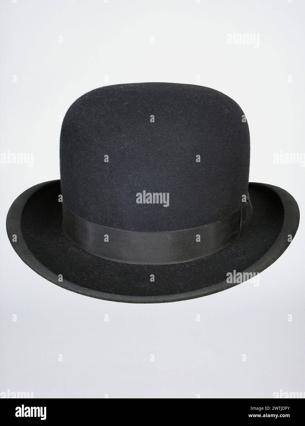 Classic bowler hat silhouette hi-res stock photography and images - Alamy