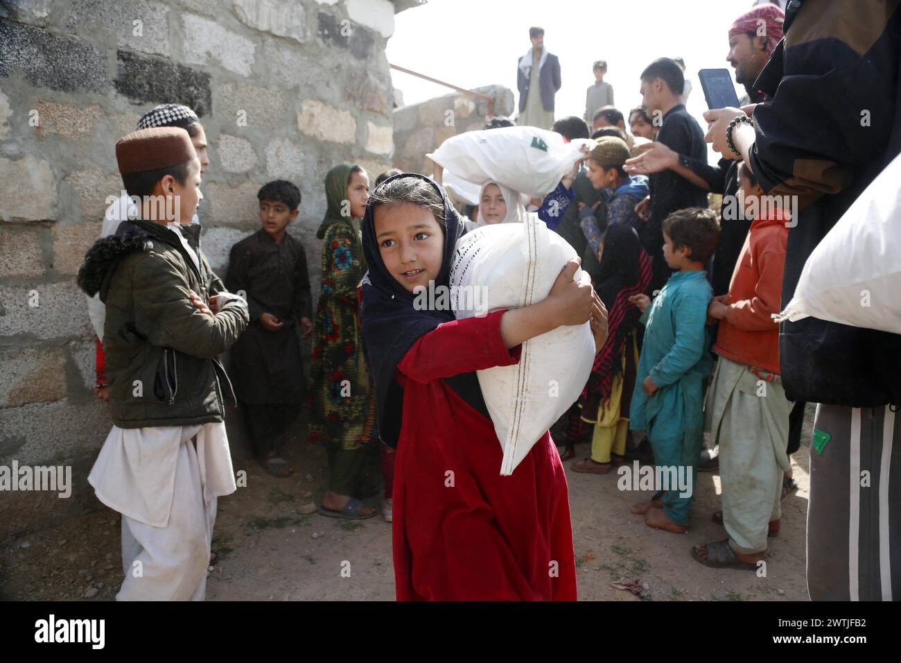 islamabad-pakistan-17th-mar-2024-children-receive-bags-of-gifts