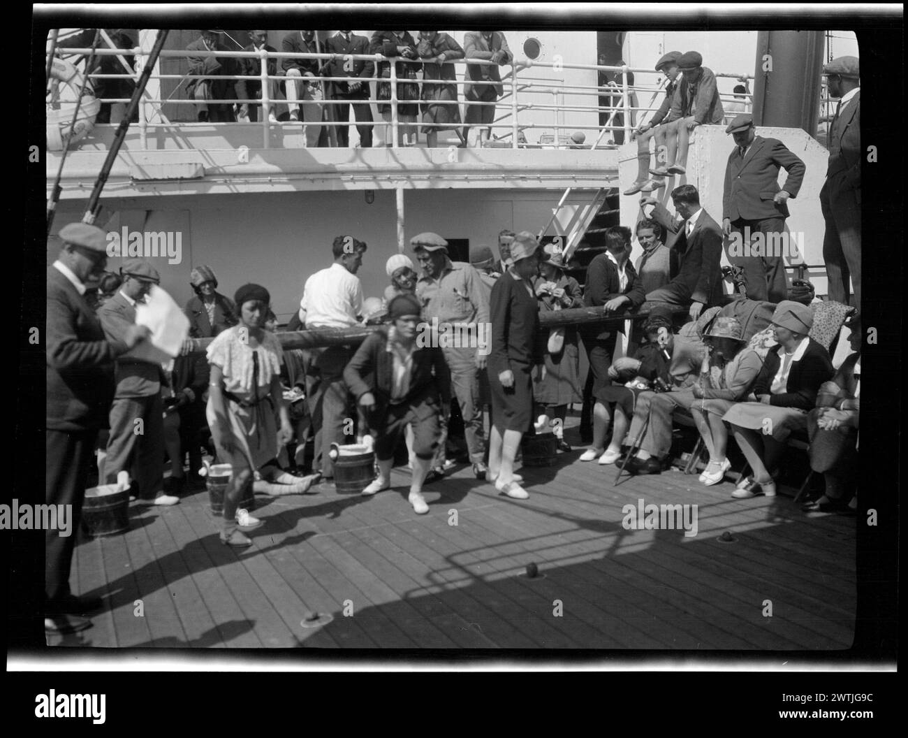 Crowd people black white hi-res stock photography and images - Alamy