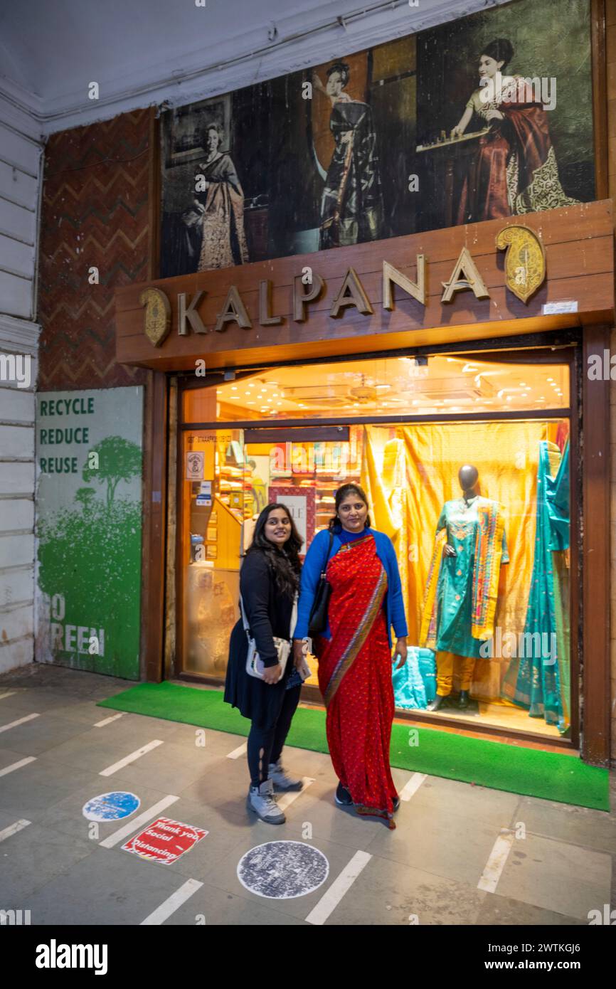India delhi new delhi women hi-res stock photography and images - Alamy