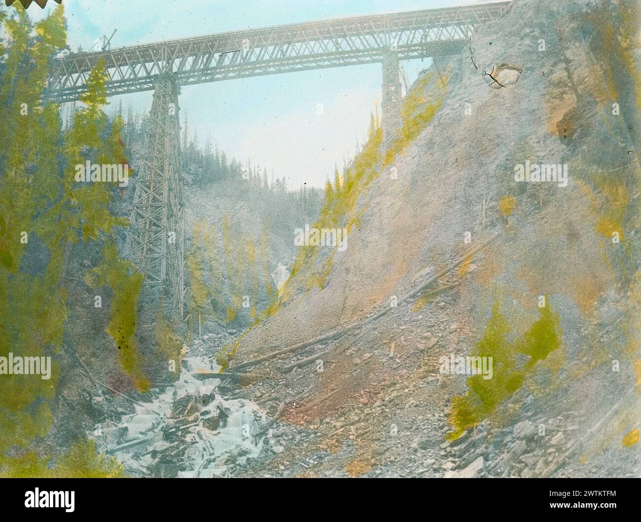 Wooden beams railway bridge hi-res stock photography and images - Alamy