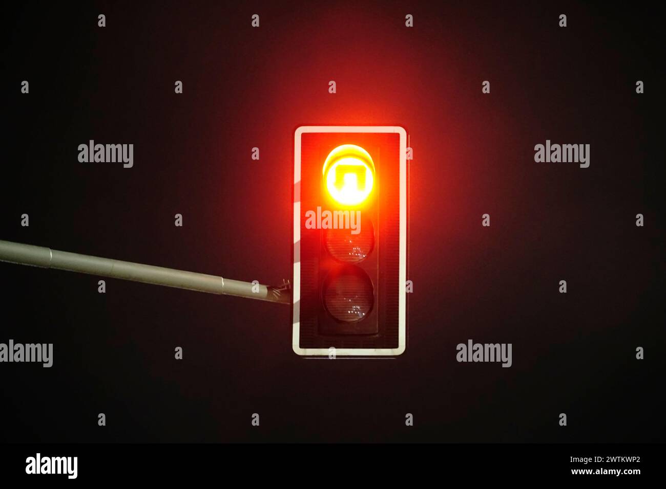 Red traffic light shining hi-res stock photography and images - Alamy