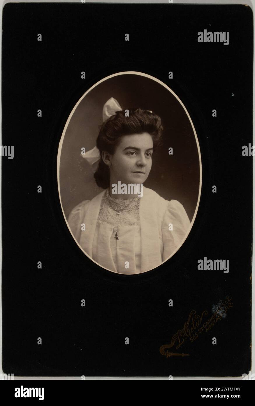 Gelatin silver print - Adèle Brûlé, Montreal, Quebec, 1906-1914 Ludger Côté Jr (Né / Born 1870) Stock Photo