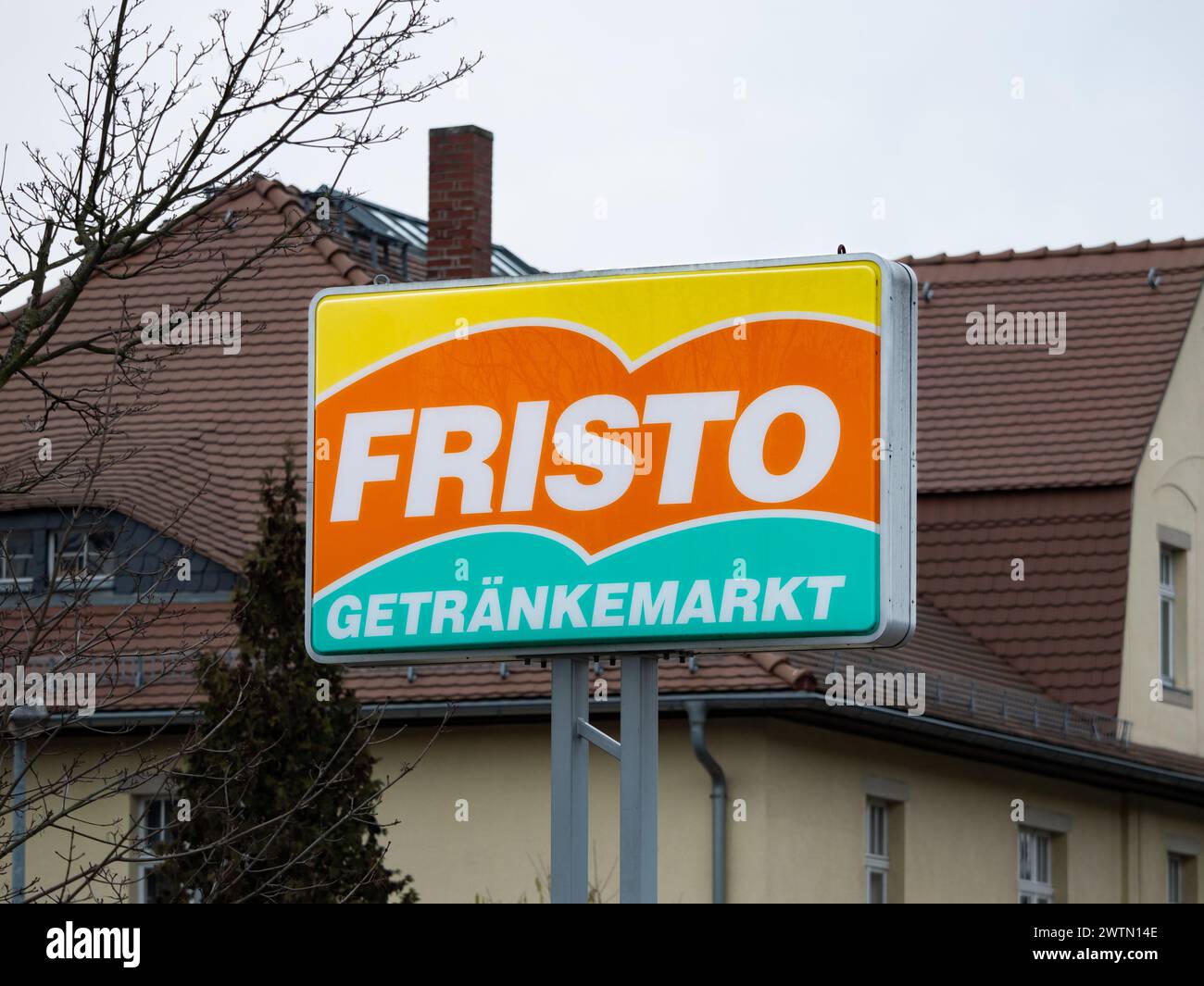 Fristo Getränkemarkt sign next to the beverage market. Advertisement for a German retail business selling bottled drinks. Stock Photo
