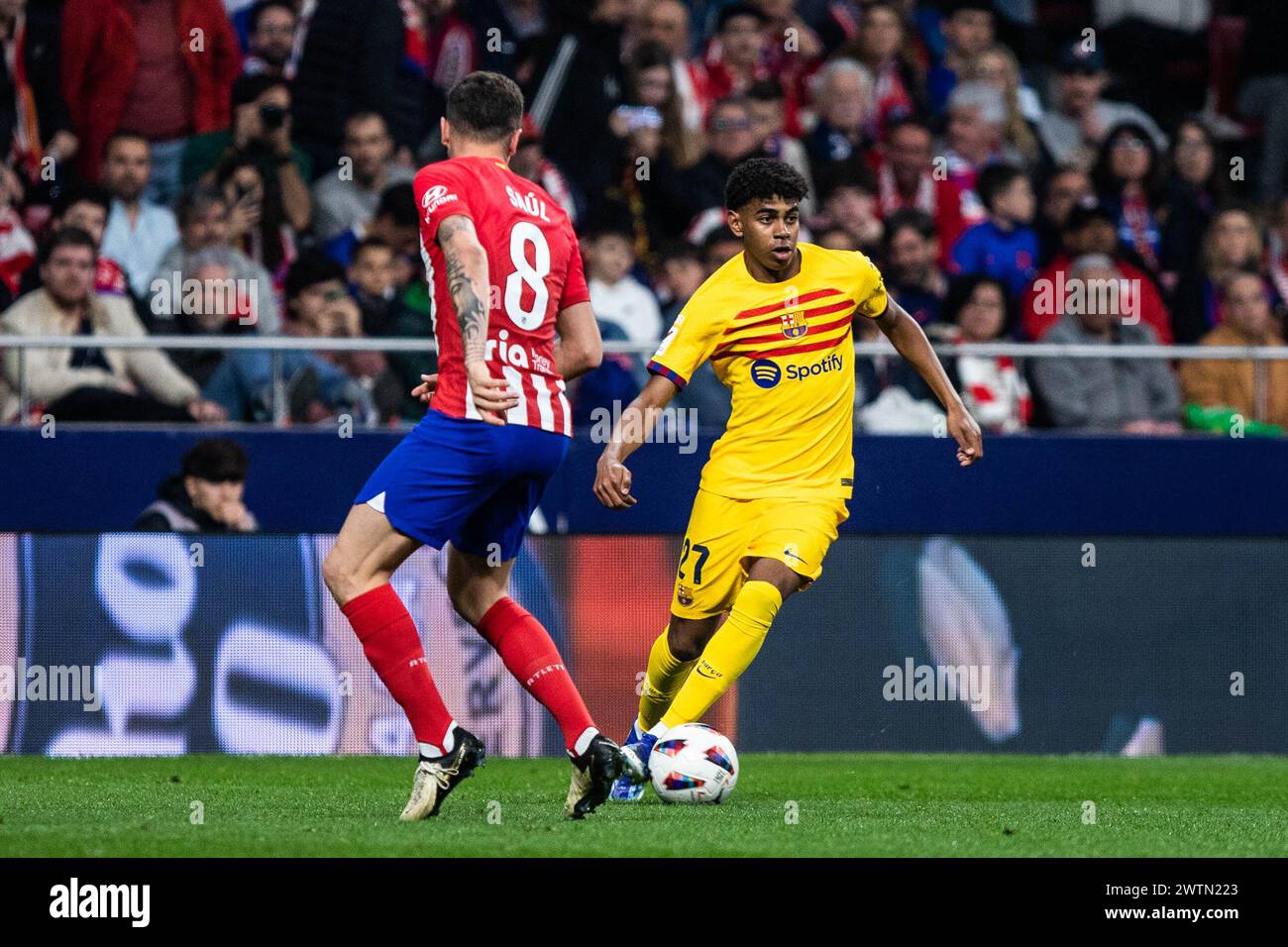 Barcelona, Barcelona, Spain. 17th Mar, 2024. Saul Ñiguez (L) of