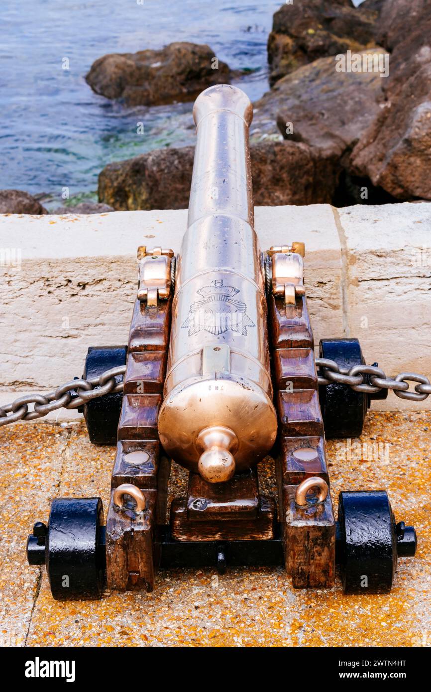 Cannon used to start the regattas. The Royal Yatch Squadron Jubilee Haven. Cowes, Isle of Wight, England, United Kingdom, Europe Stock Photo