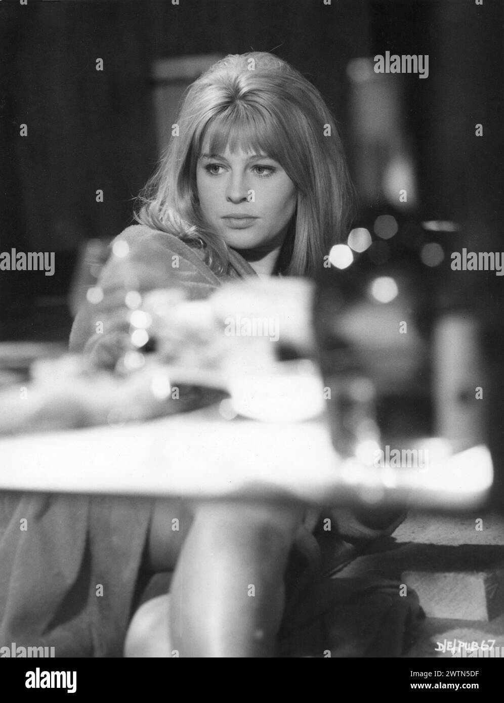 A portrait of British Actress JULIE CHRISTIE in DARLING 1965  Director JOHN SCHLESINGER  Screenplay FREDERIC RAPHAEL Costume Design JULIE HARRIS Music JOHN DANKWORTH Vic-Appia Films / Anglo Amalgamated Stock Photo