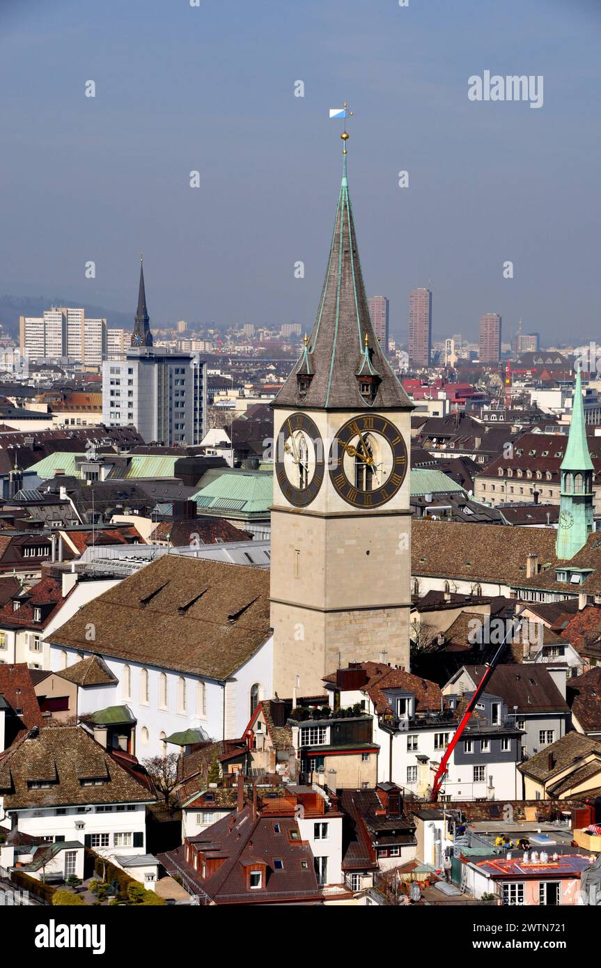 Die Zürcher Altstadt und die St. Peters-Kirche mit Euopas grösstem ...