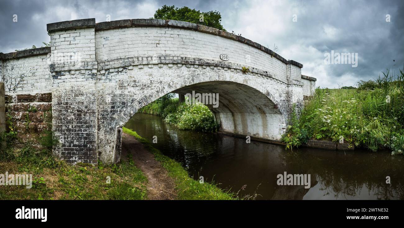 Barley Meadow Bridge (Canal Bridge Number 206) A Grade II Listed