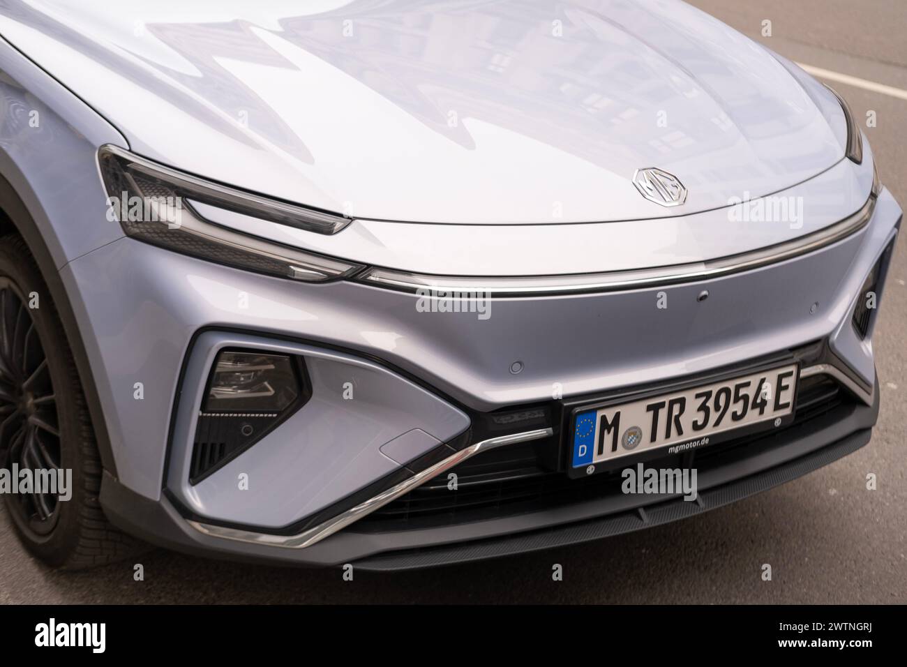 modern silver Car MG Marvel R Electric, Motor UK Limited Nanjing, EV in urban environment, sustainable development automotive industry, sustainable tr Stock Photo