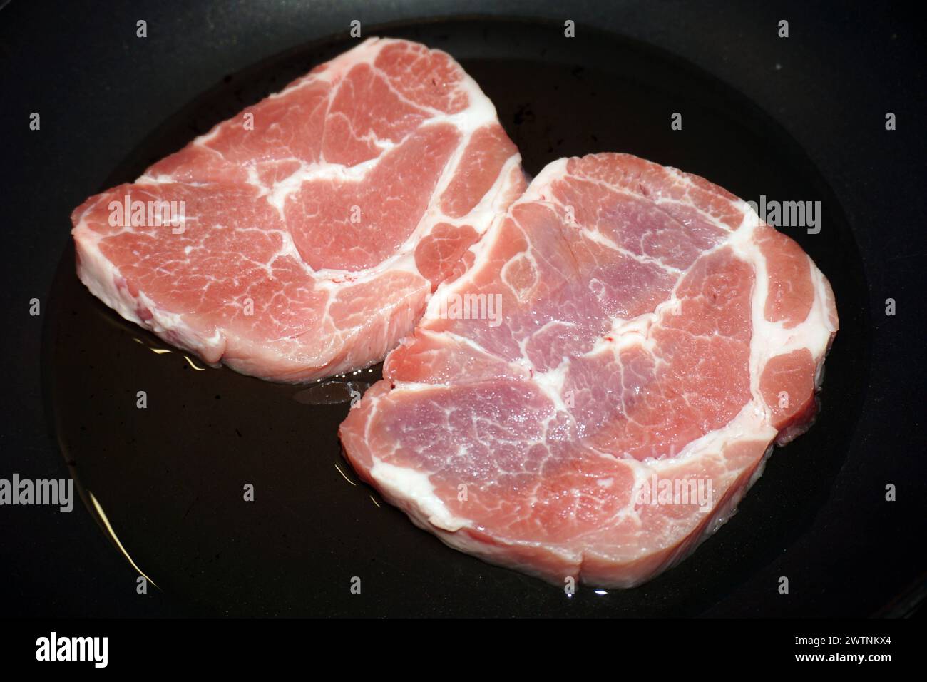 Fleisch als Lebensmittel Schweine Nackensteaks liegen kurz vor der ...