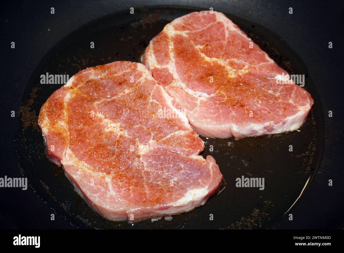 Fleisch als Lebensmittel Schweine Nackensteaks liegen kurz vor der ...