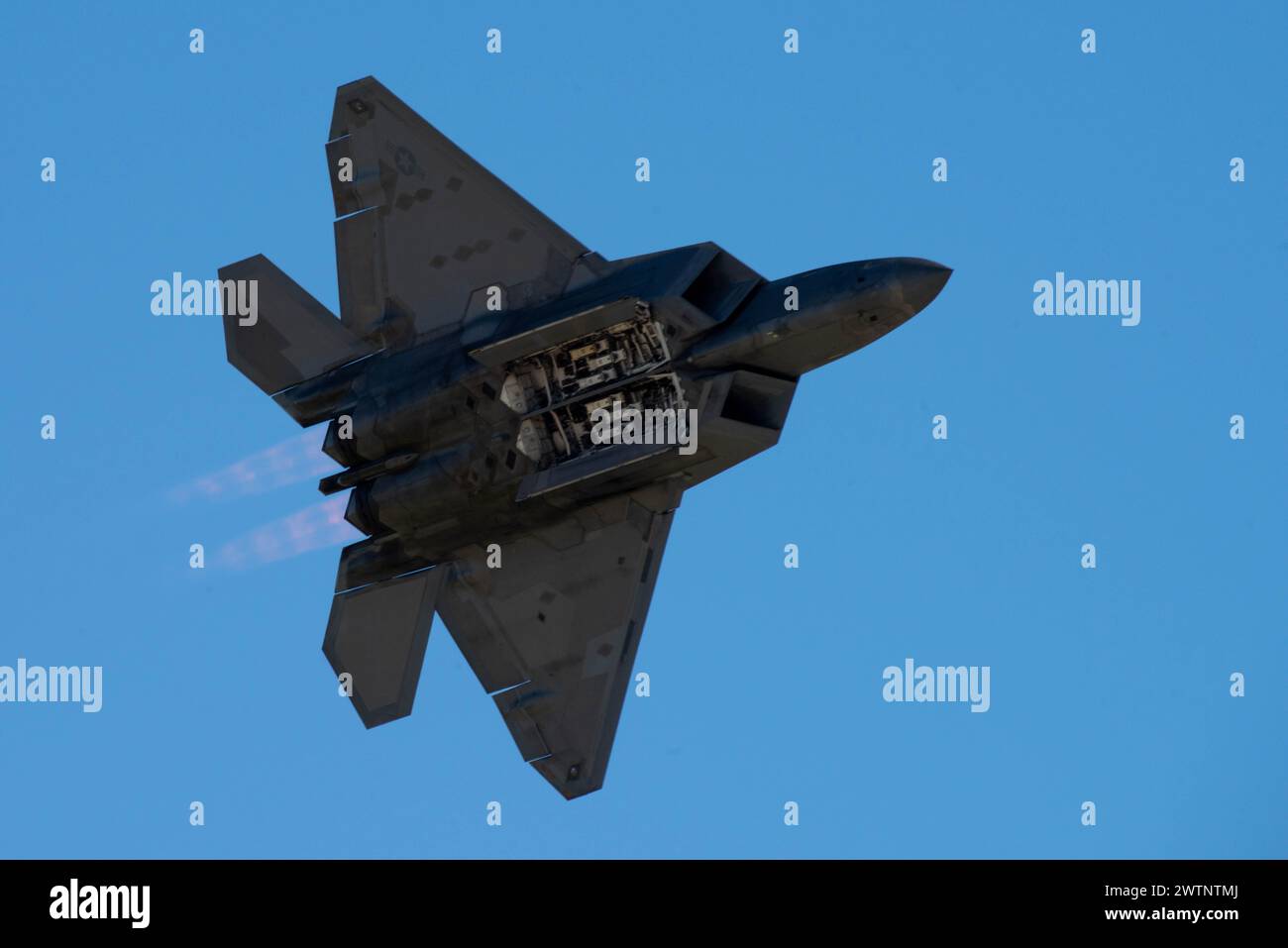 22 raptor performs precision hi-res stock photography and images - Alamy