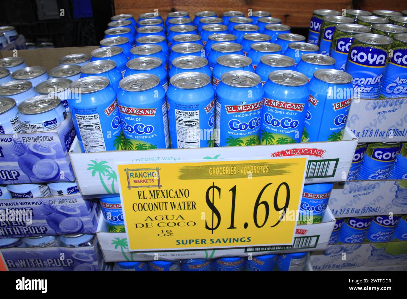EL MEXICANO Coconut water in cans shot closeup at RACHO MARKET Stock Photo