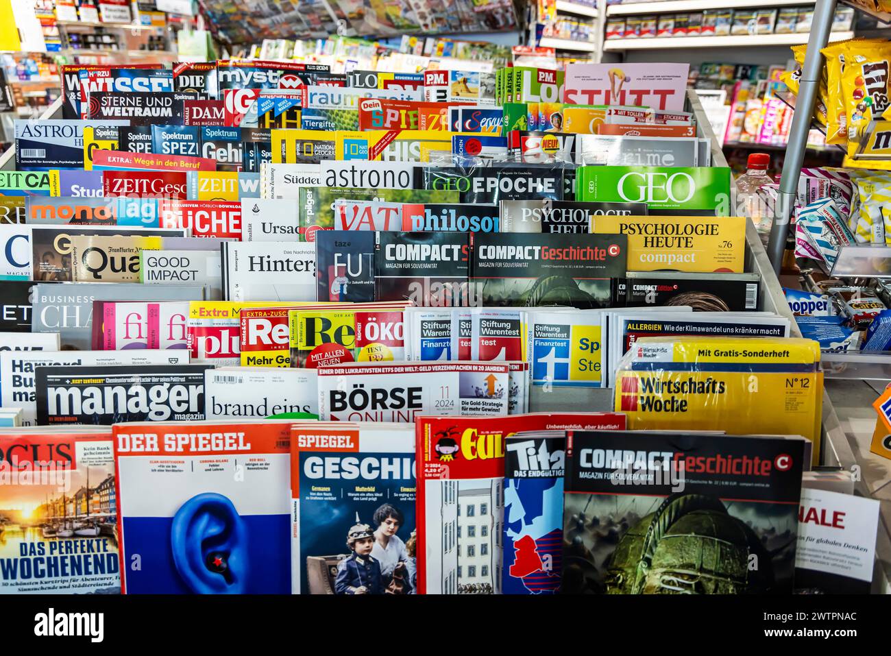 Kiosk with magazines on the economy and political media, including the ...