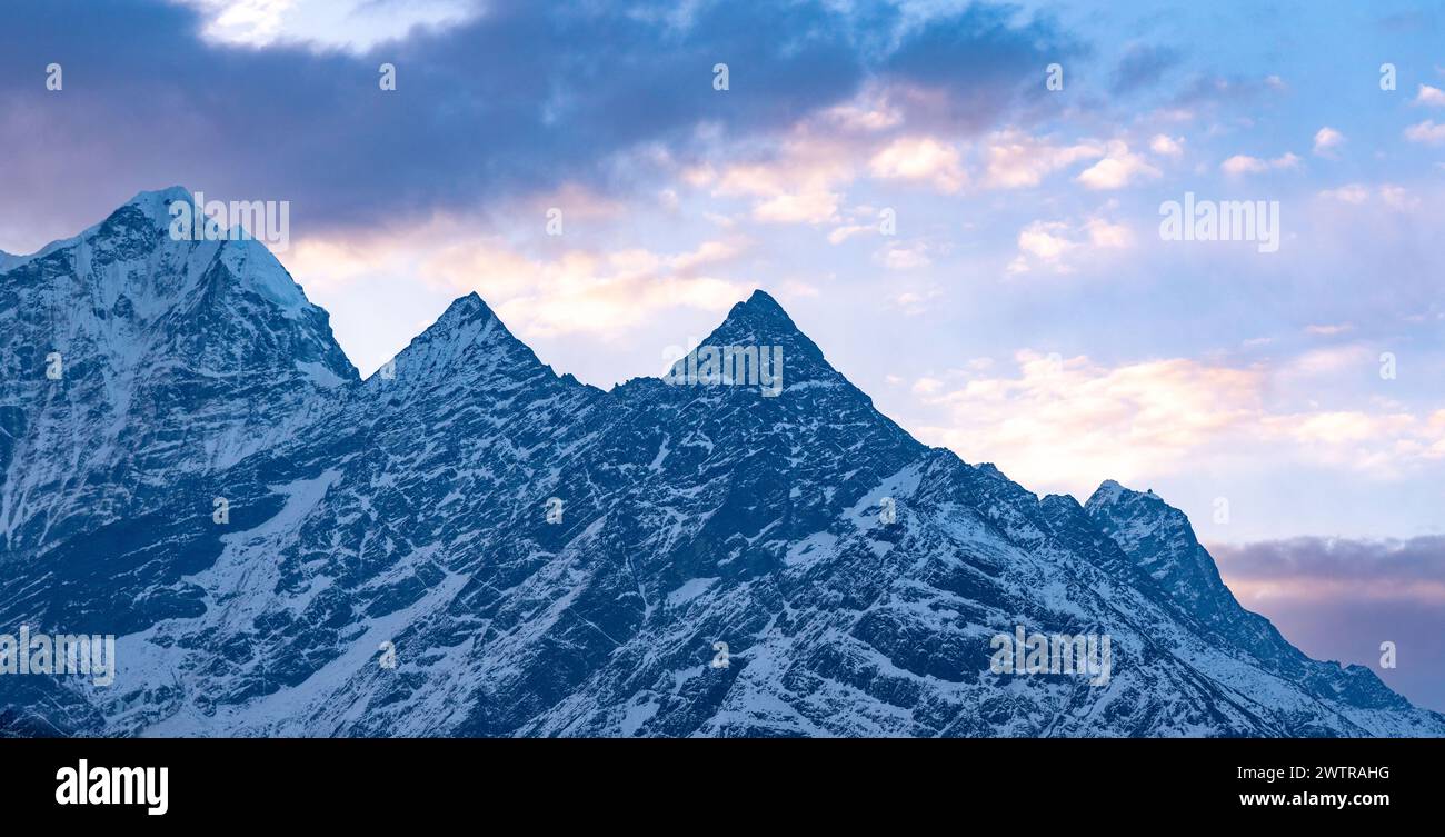 View of the himalaya mountains hi-res stock photography and images - Alamy