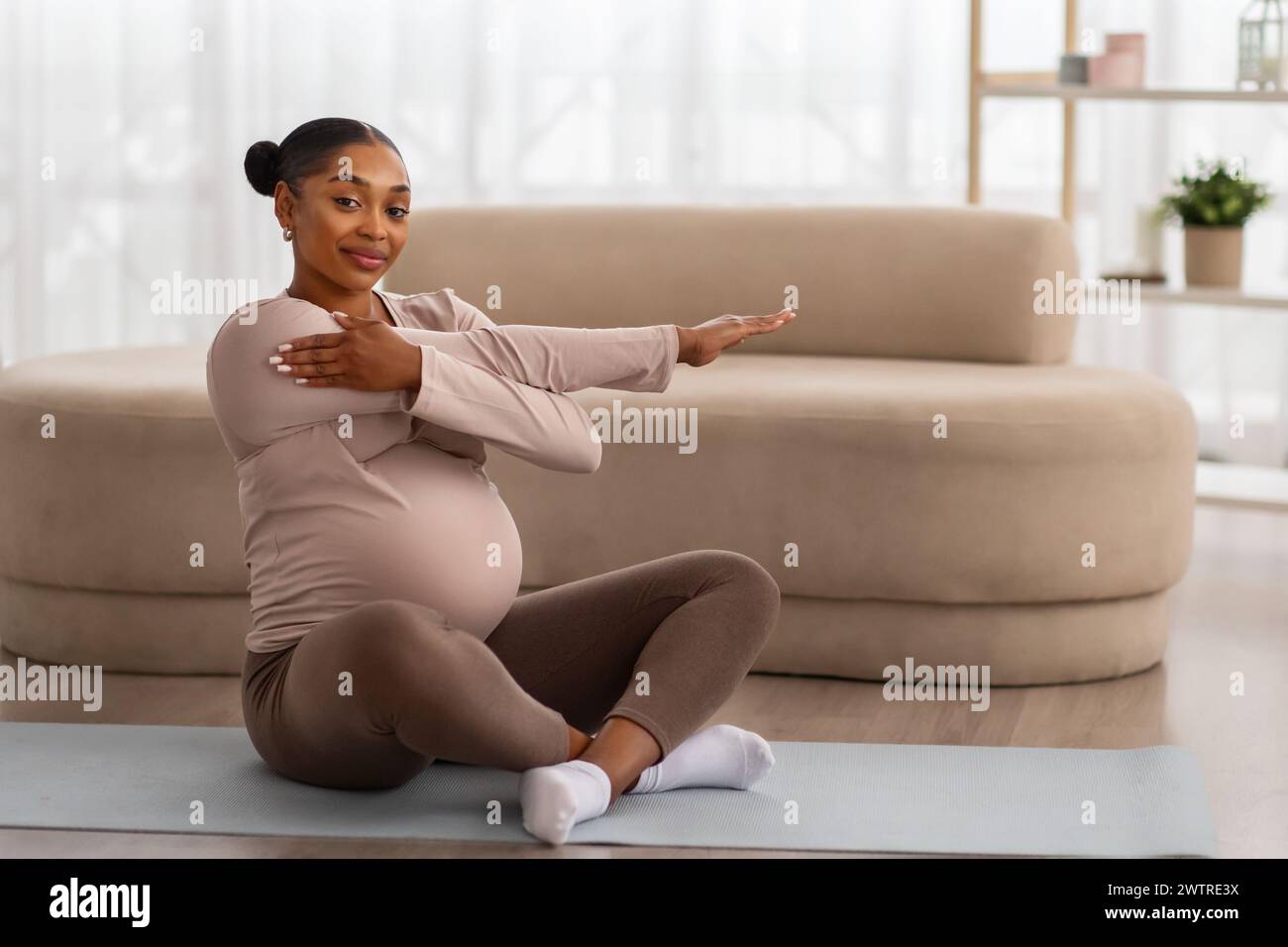 Black expecting woman training hi-res stock photography and images - Alamy