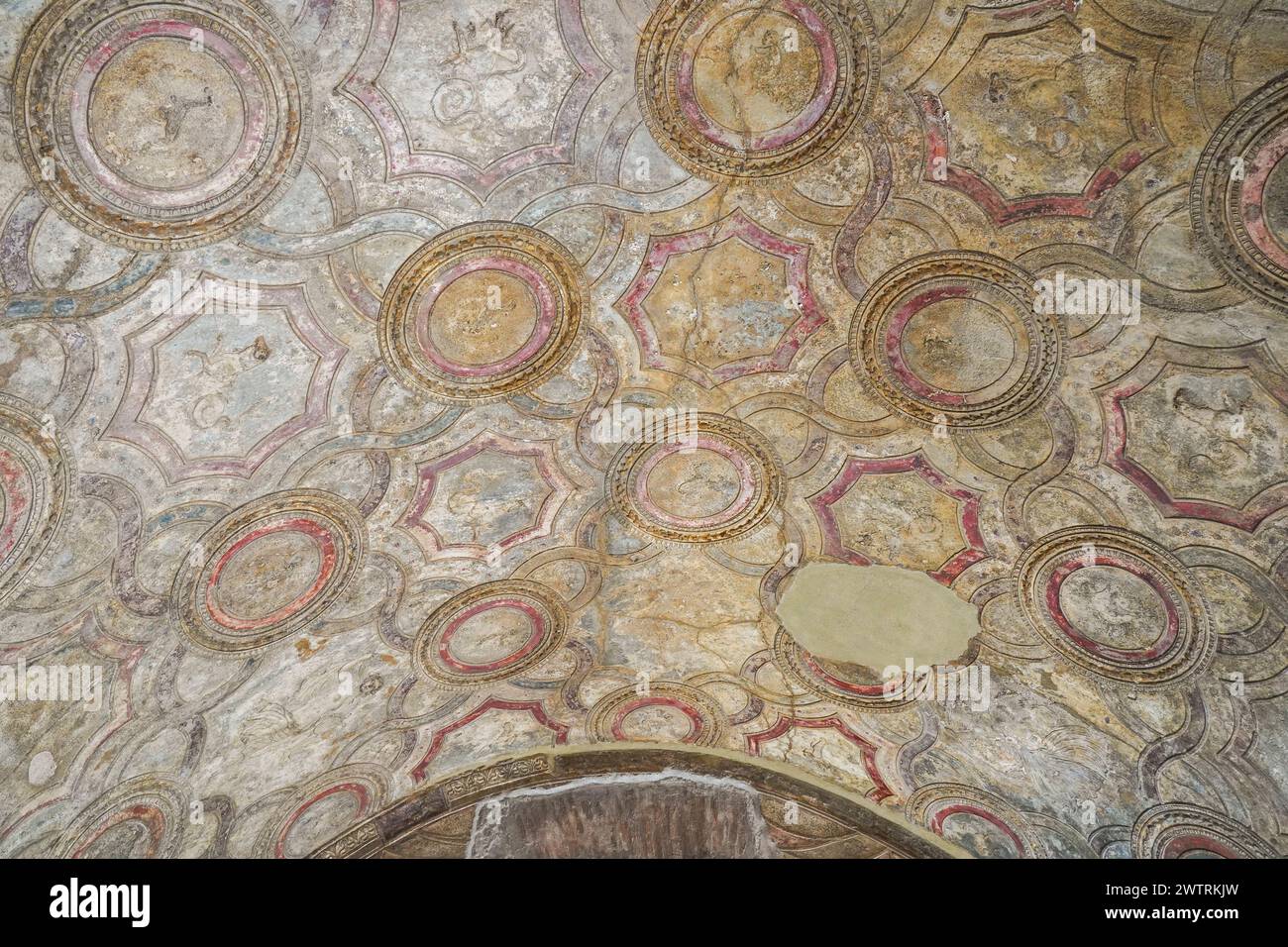 Roman wall decorations in a house in Pompeii, Naples, Italy Stock Photo ...