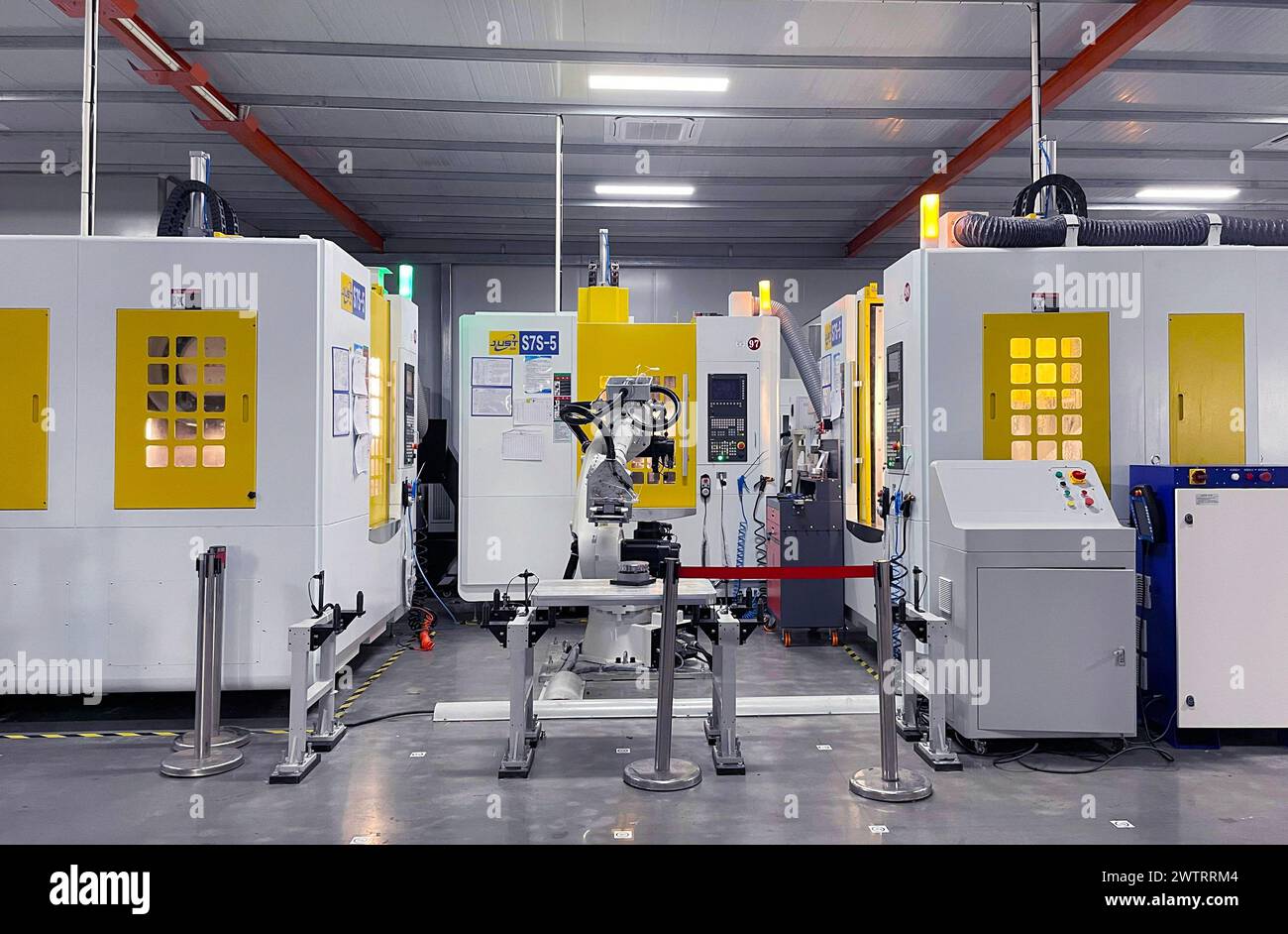 Numerical control machine tool hi-res stock photography and images - Alamy