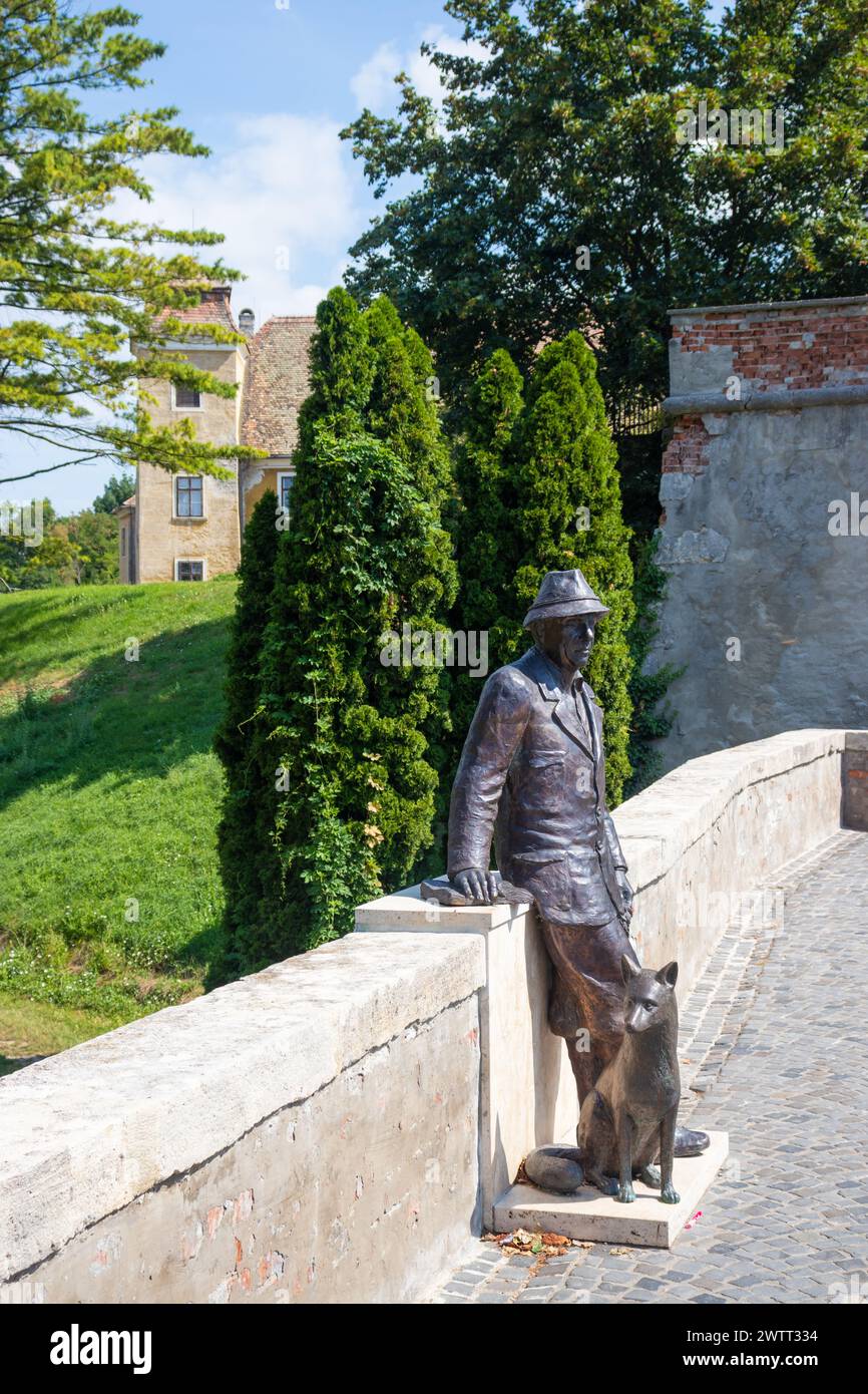 István Fekete – the hunter, the writer and the Hungarian, Statue of István Fekete by Ferenc Trischler Stock Photo