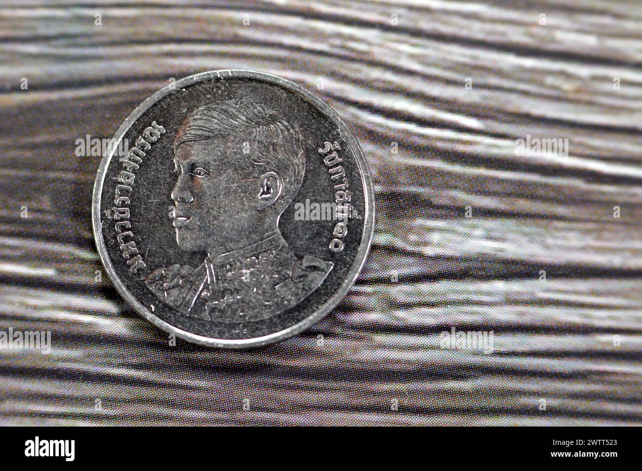 Obverse side of 1 one Baht Thai coin features Bust facing left of Maha Vajiralongkorn Rama X, 1 Baht - Rama X 1st portrait, 1 THB years 2561-2566 (201 Stock Photo