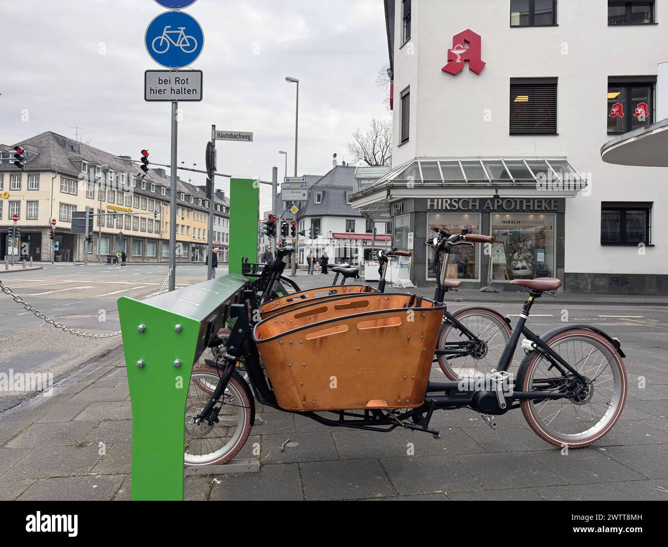 Velocity Siegerland. Elektro Fahrraeder Fahrräder, E Bikes stehen in