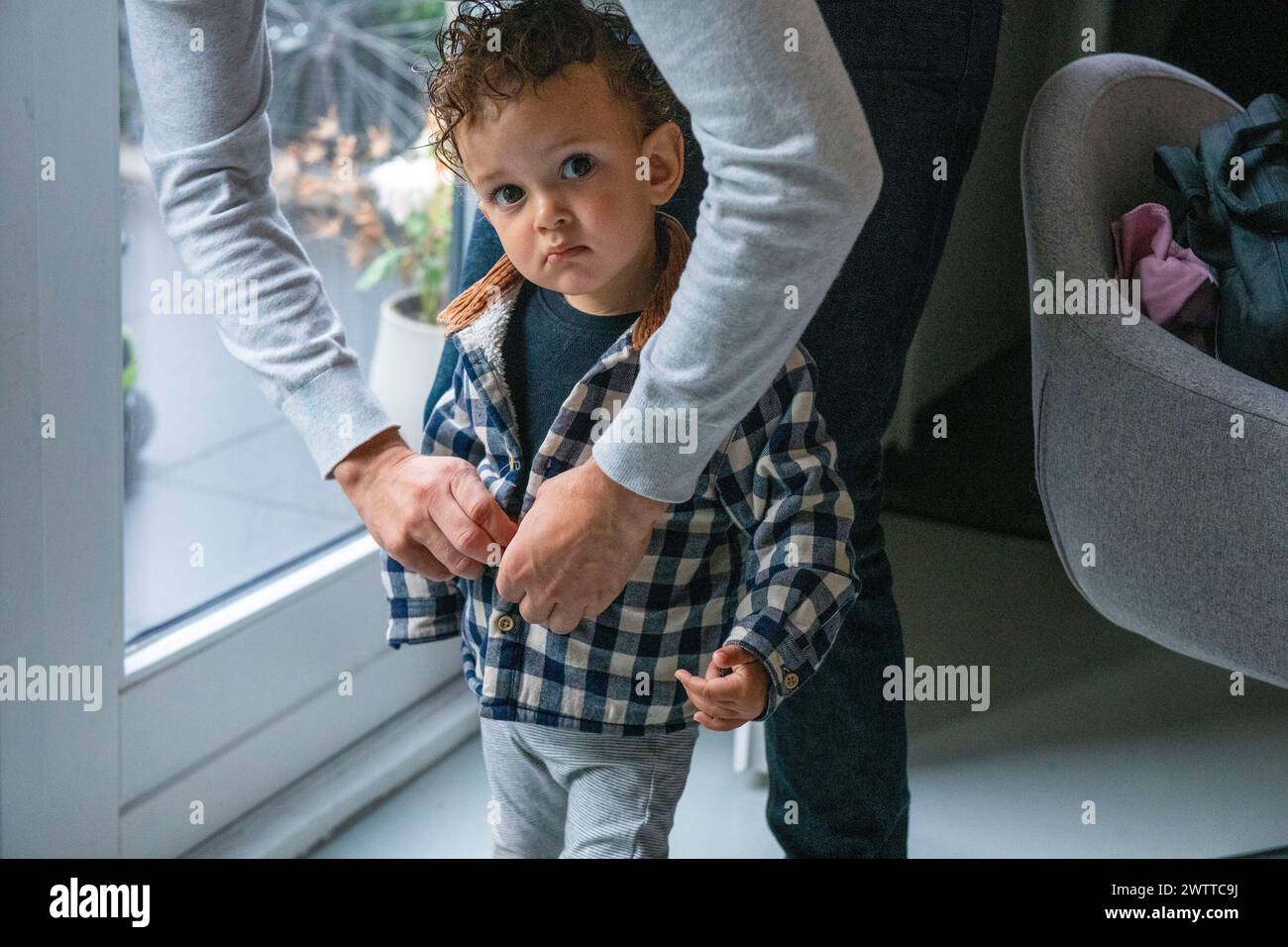 Hands parent hi-res stock photography and images - Alamy