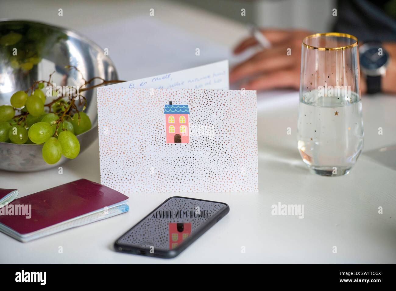 The glimpse hi-res stock photography and images - Alamy