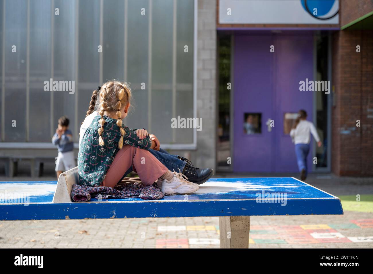 Sad girl sitting on bench hi-res stock photography and images - Alamy