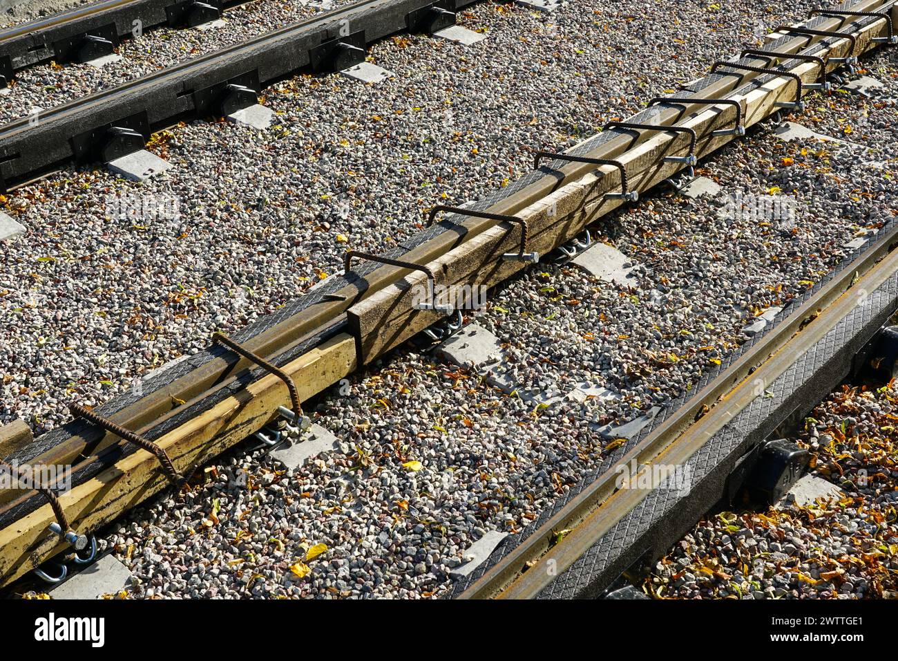 Polyurethane Rails Attachment of polyurethane pads that reduce vibration and noise ...