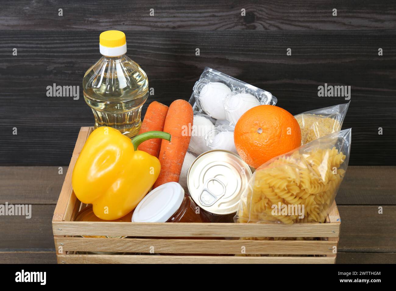 Food crate poverty hi-res stock photography and images - Alamy