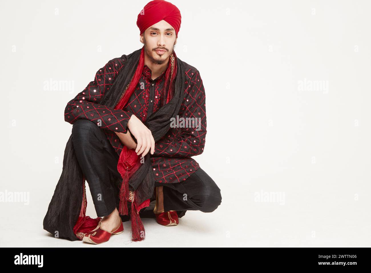 Man in traditional Indian attire posing Stock Photo - Alamy