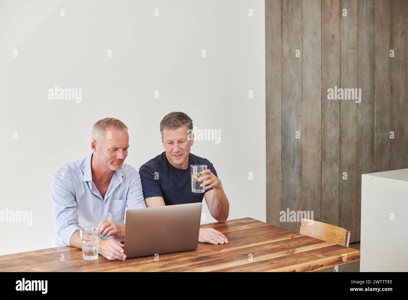 Two men on wall hi-res stock photography and images - Alamy