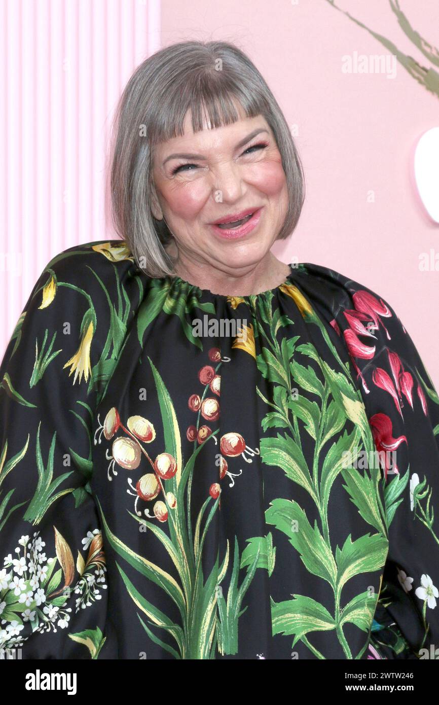 Mindy cohn hires stock photography and images Alamy