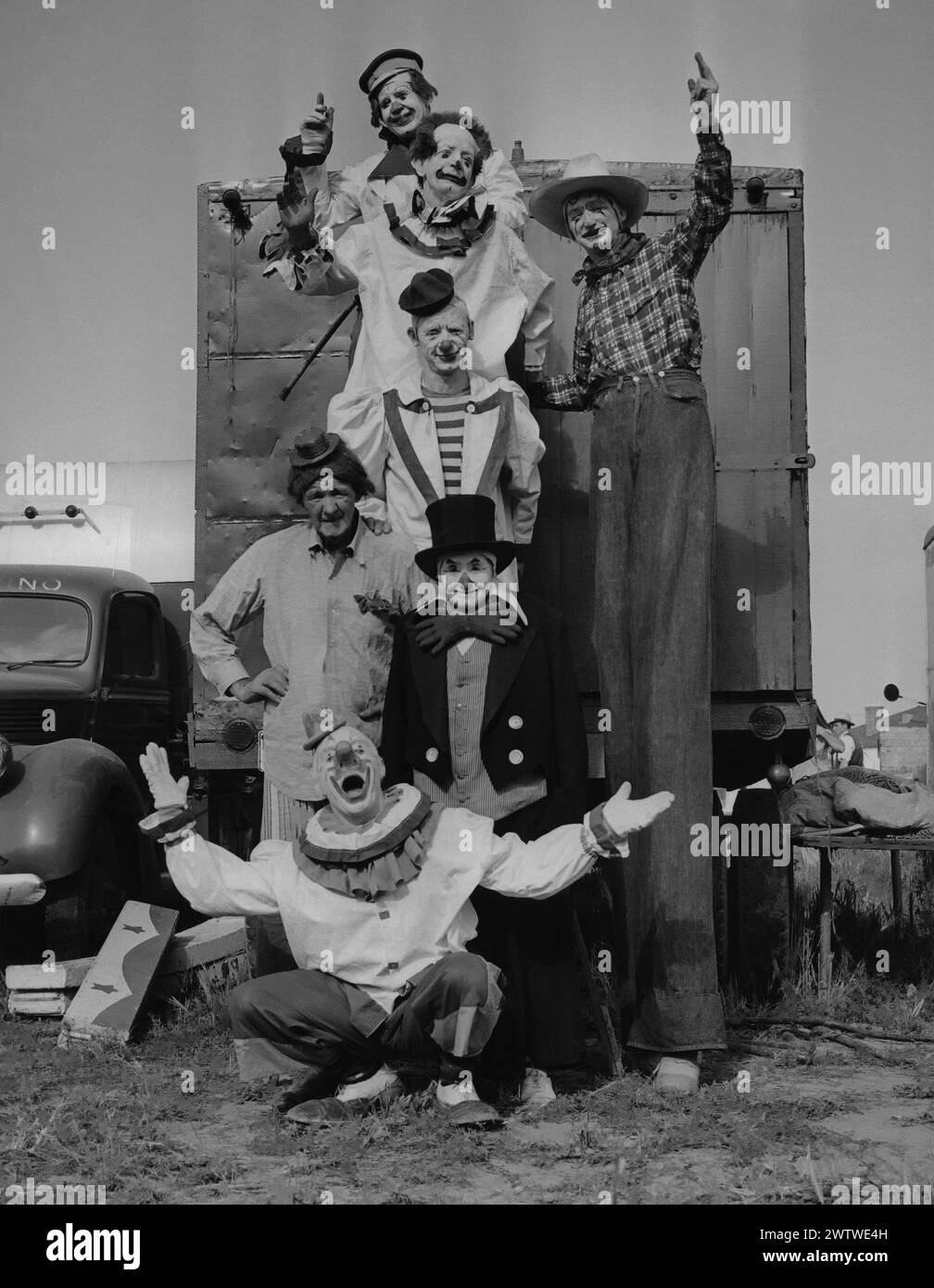 Vintage circus performer hi-res stock photography and images - Alamy