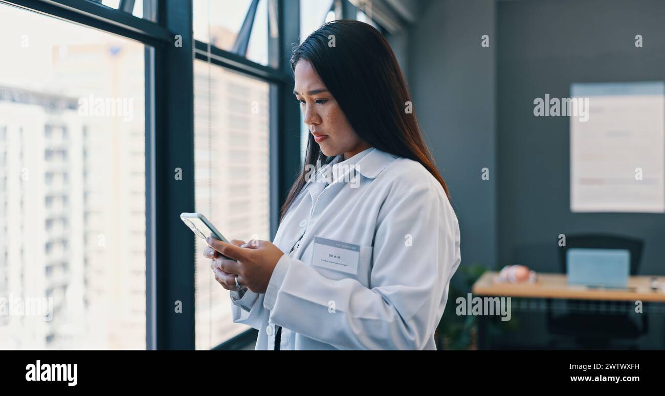 Indonesian doctor using digital health app Future Outlook: An Interconnected Ecosystem
