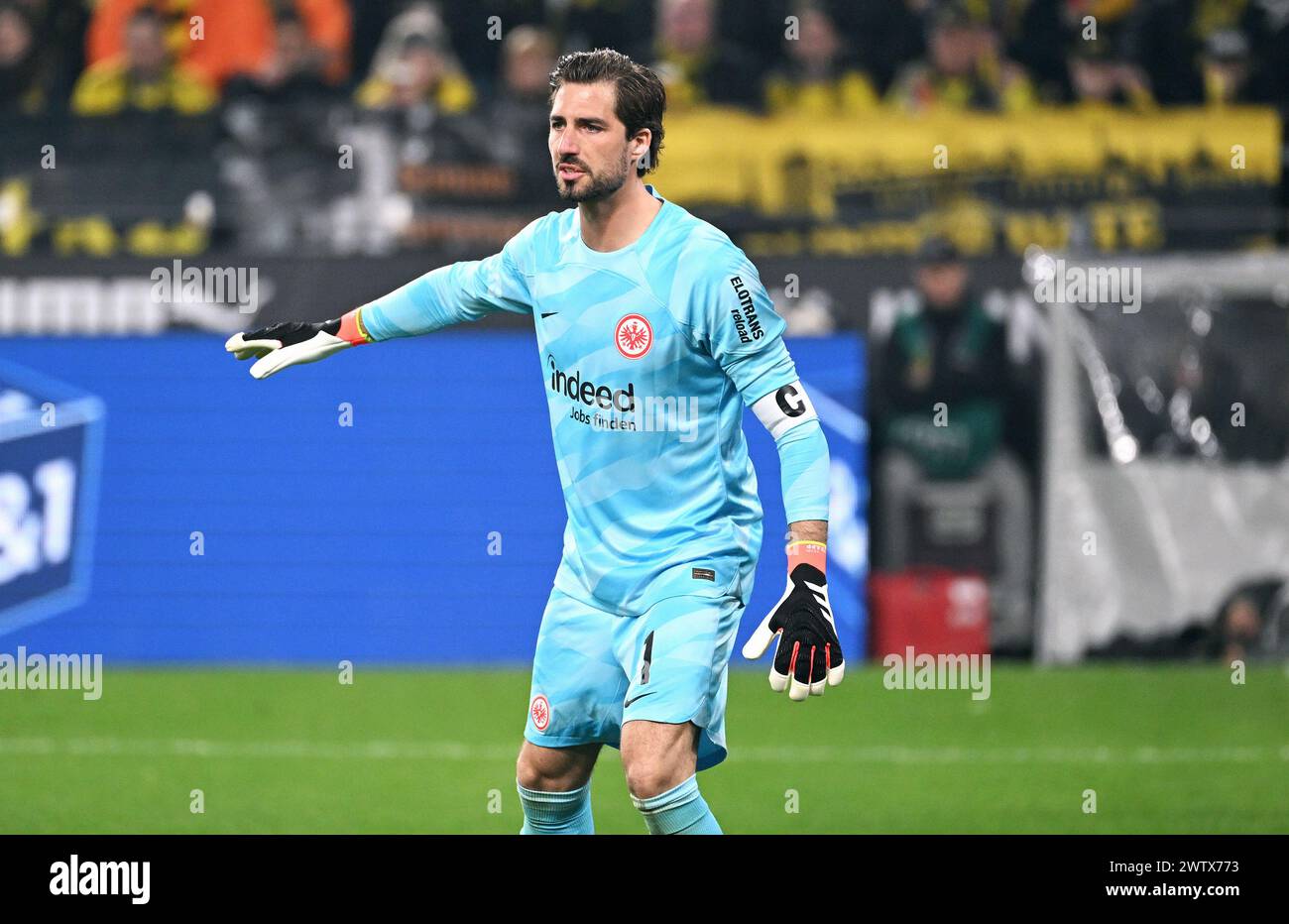 Bundesliga, Signal Iduna Park Dortmund: Borussia Dortmund vs Eintracht Frankfurt; Kevin Trapp (SGE) Stock Photo