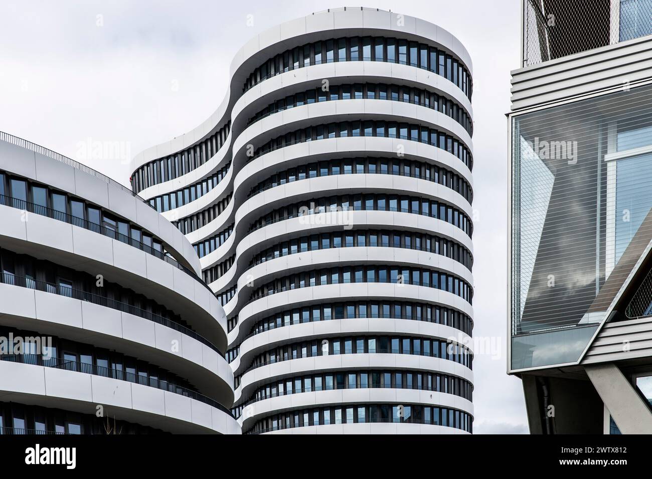 the 16-storey tower 'Alto' of the Office Campus 'myHive' at the Medienhafen (media harbor) Duesseldorf, Germany. der 16 geschossige Turm 'Alto' des Of Stock Photo