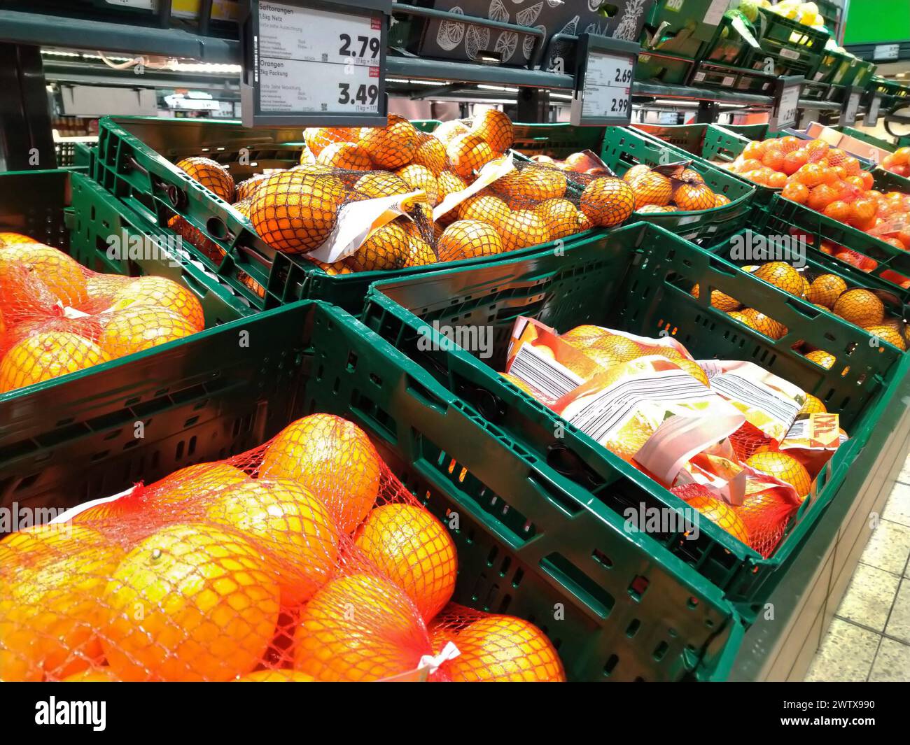 REWE Einkauf zu Zeiten von Inflation und Krieg in der Ukraine REWE Einkauf in einem