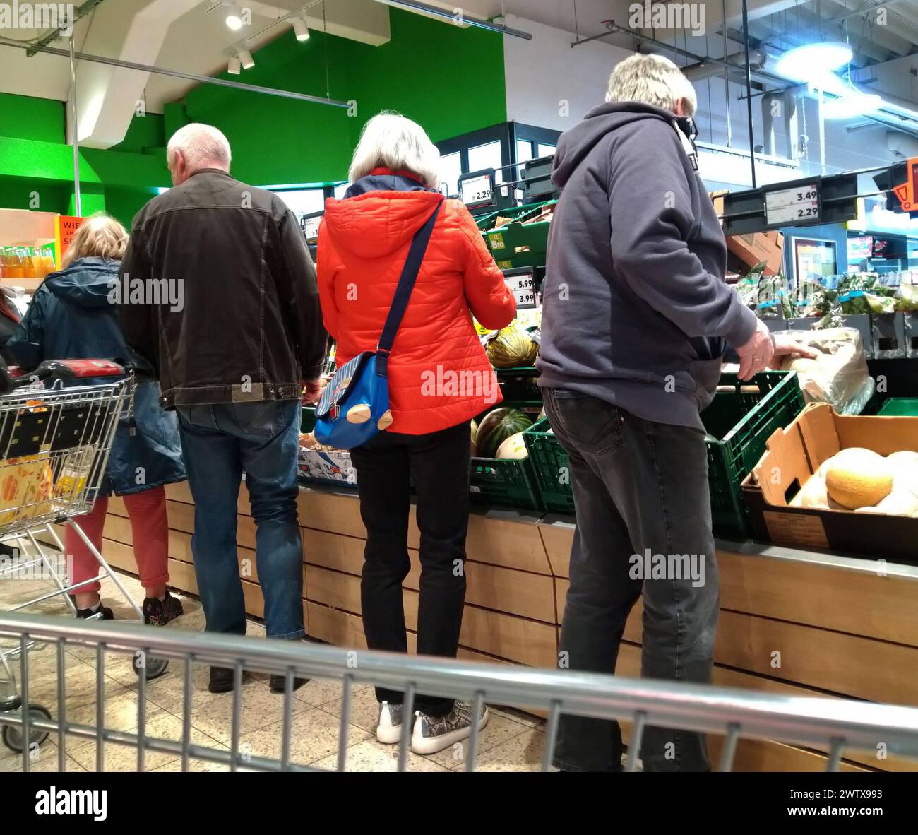 REWE Einkauf zu Zeiten von Inflation und Krieg in der Ukraine REWE Einkauf in einem