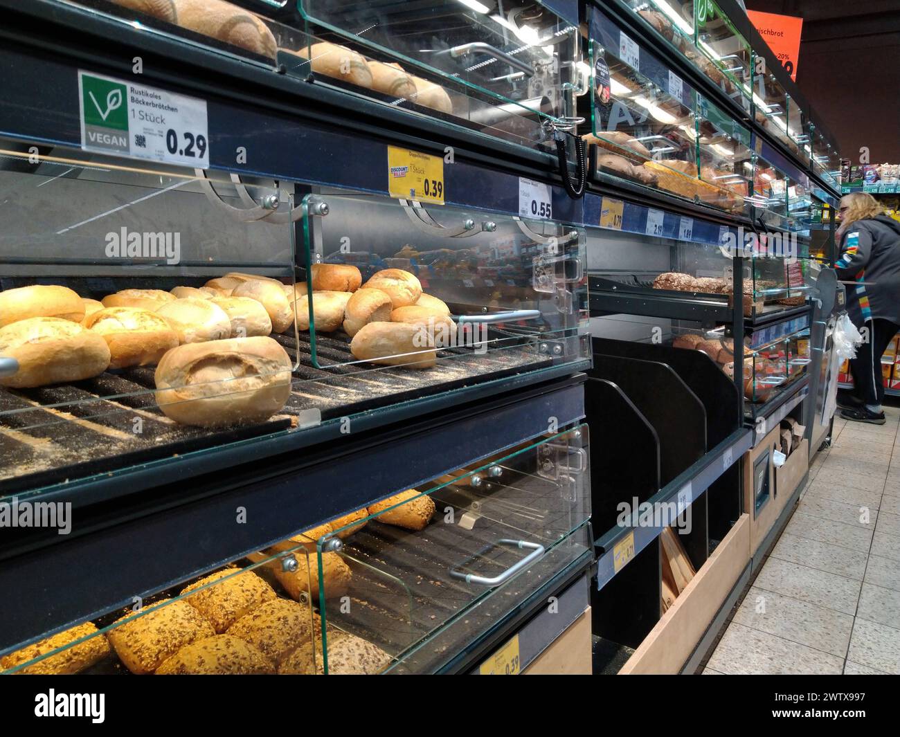 REWE Einkauf zu Zeiten von Inflation und Krieg in der Ukraine REWE Einkauf in einem