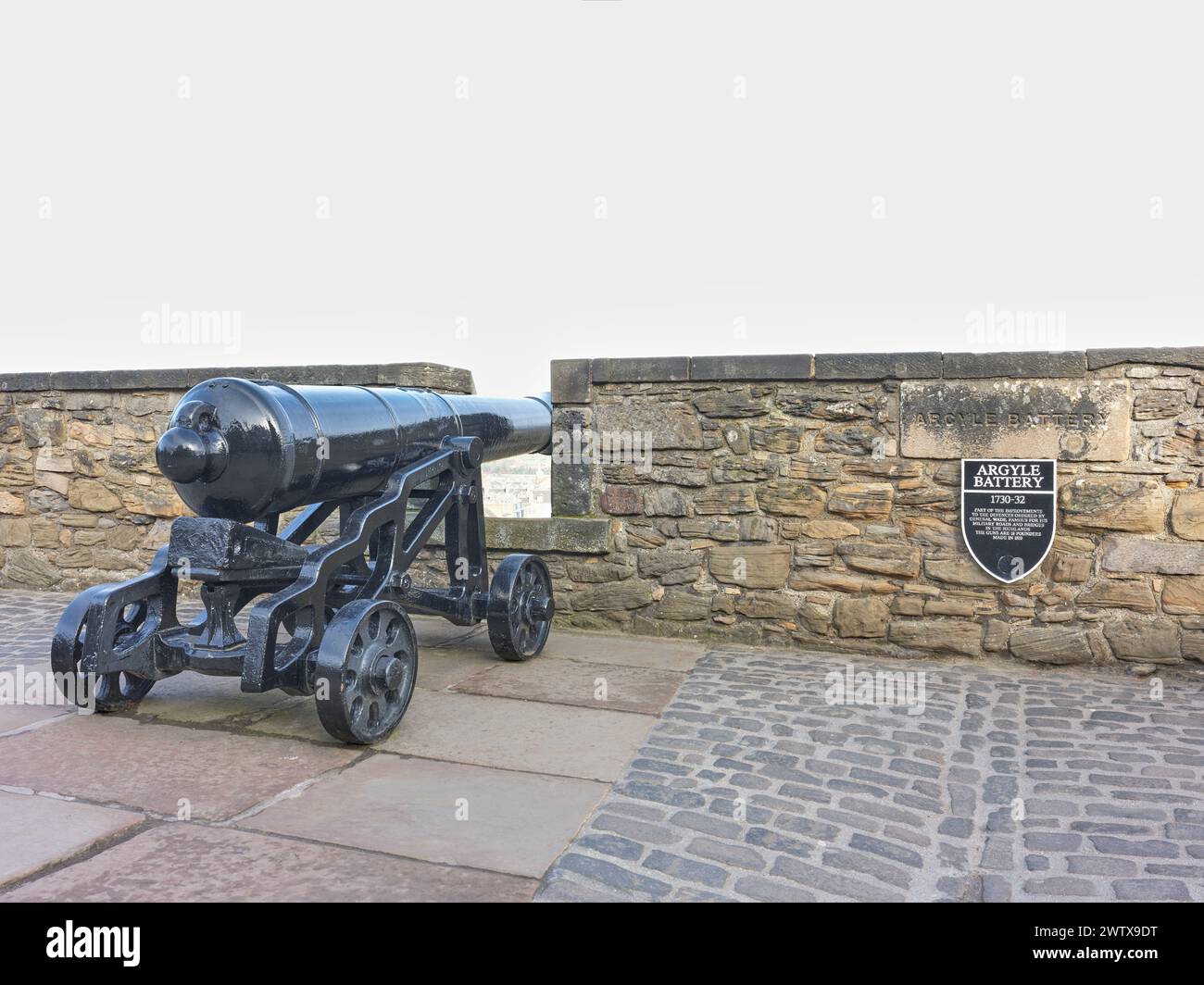Gun on  the Argyle battery battlement of Edinburgh castle, Scotland. Stock Photo
