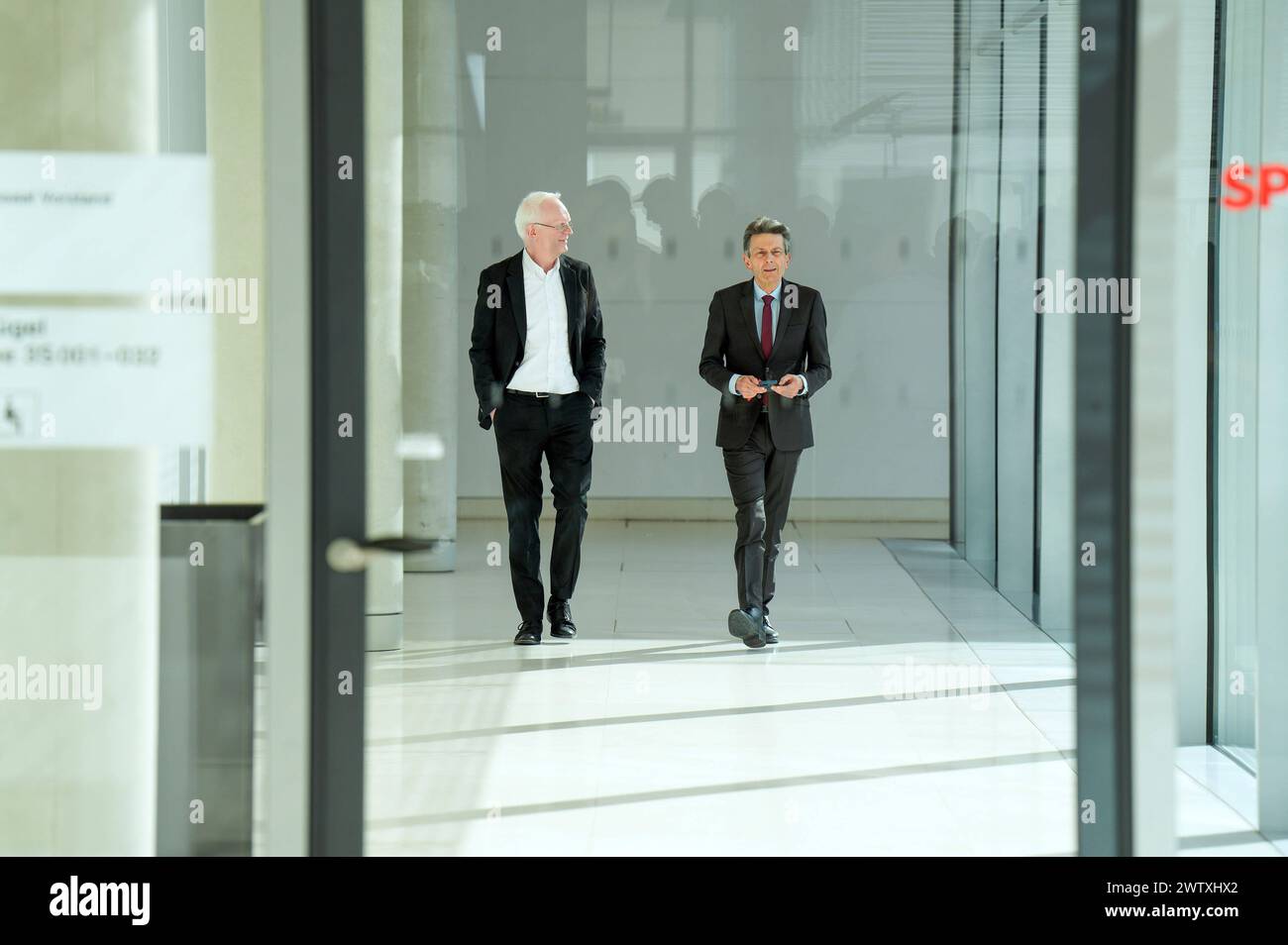 Rolf Mützenich bei der Fraktionssitzung der SPD-Bundestagsfraktion im ...