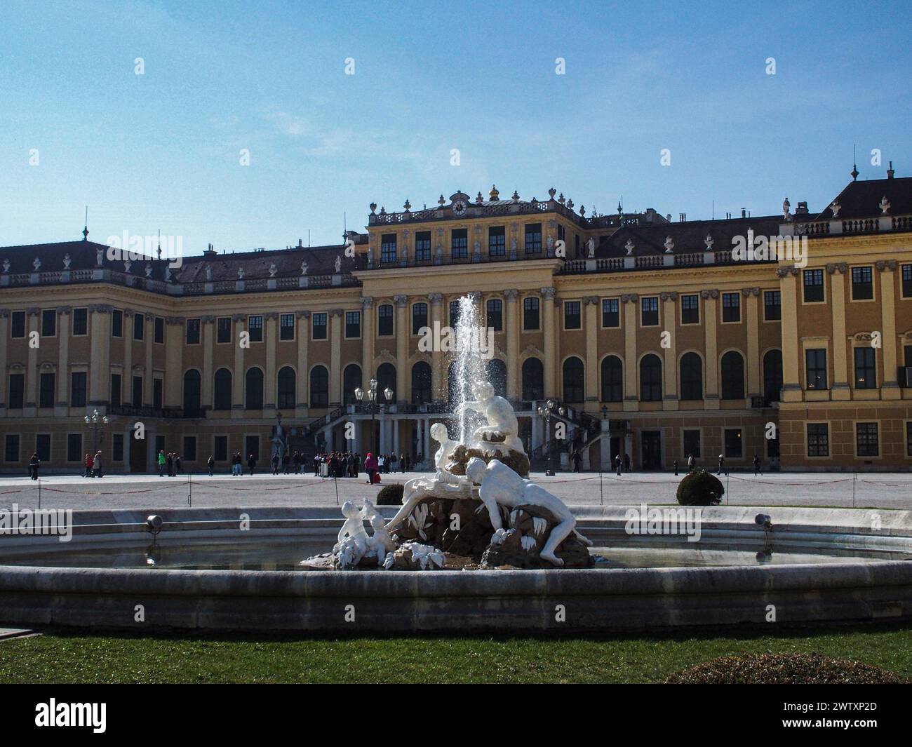 Vienna, Austria, Austria. 20th Mar, 2024. A view of the Schonbrunn palace with fountain at Schonbrunn gardens. The palace, former summer residence of the Habsburg family with vast garden, is now a UNESCO site.Schonbrunn also means Beautiful Spring in German. (Credit Image: © Bianca Otero/ZUMA Press Wire) EDITORIAL USAGE ONLY! Not for Commercial USAGE! Stock Photo