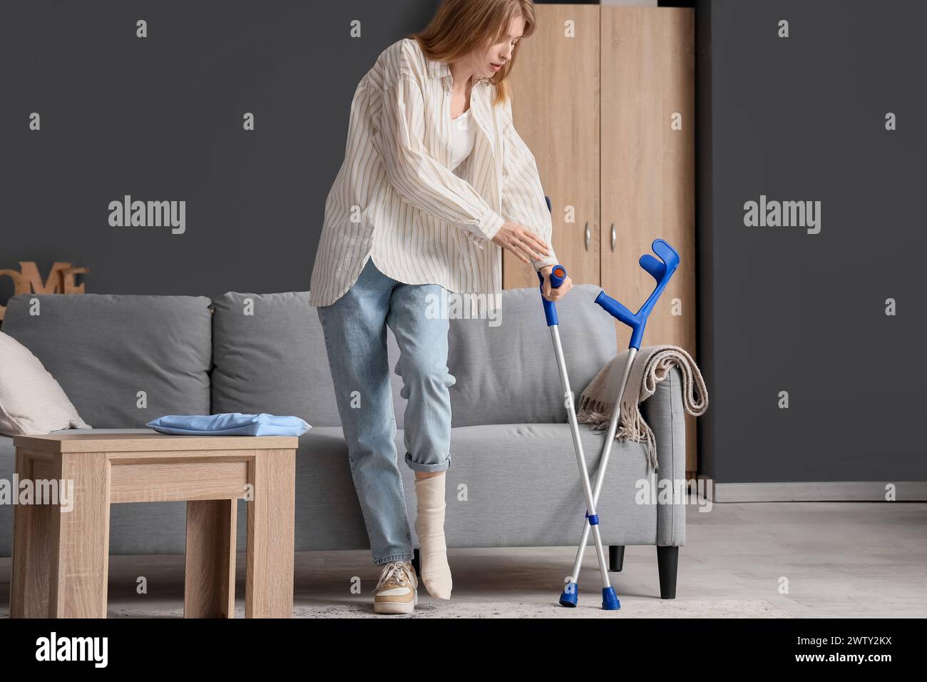 Walking leg pain home hi-res stock photography and images - Alamy