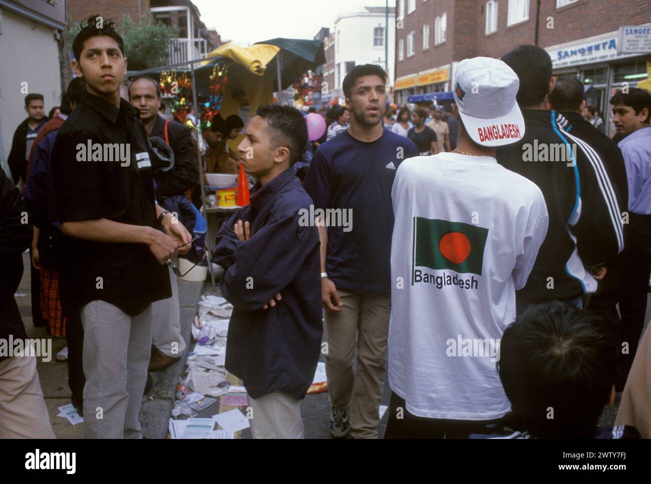 1990s UK Black British Bangladeshi teenagers wearing a white T shirt with the Bangladesh flag his families ‘Mother Country’. Bangladeshi Muslim community in Brick Lane Whitechapel celebrate the Islamic New Year, also called the Hijri New Year. July 1999 HOMER SYKES Stock Photo